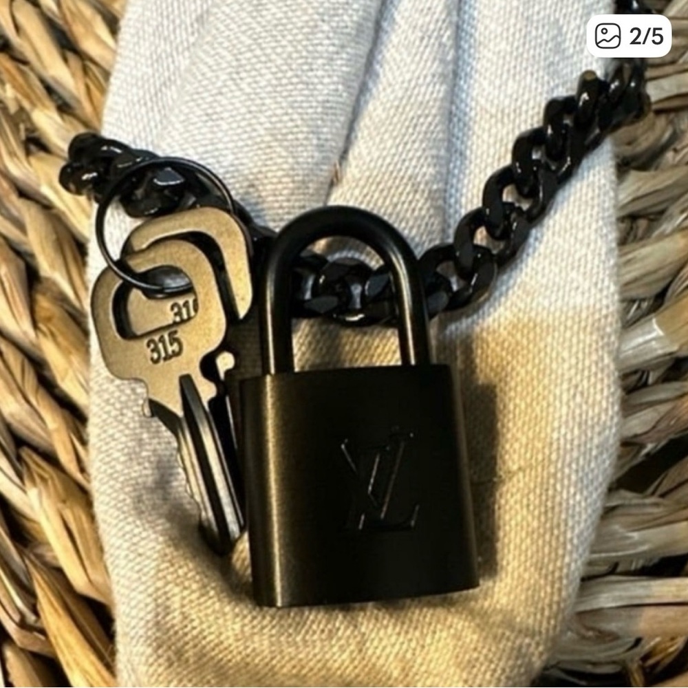 Louis Vuitton Matte Black Lock - Picture 2 of 5